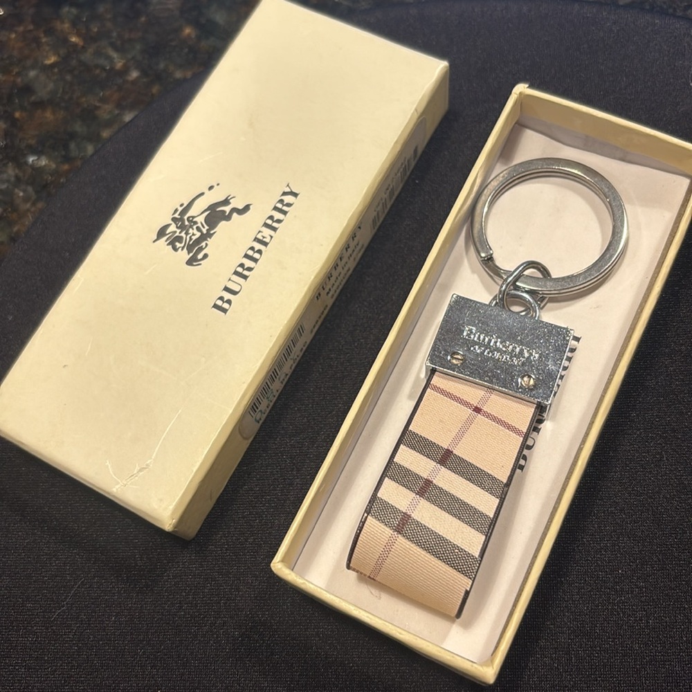NIB BURBERRY VINTAGE CIRCA 1985 KEYCHAIN - Picture 2 of 8